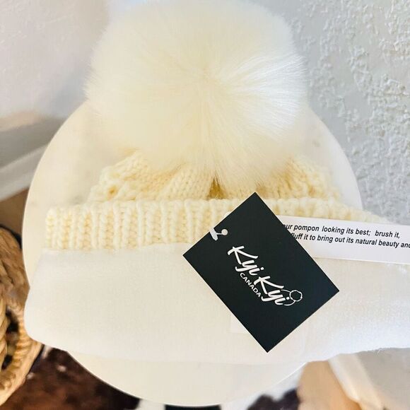 KYI KYI Faux Fur Pompom Classic Wool Beanie Hat, Ivory, One Size, NWT - Picture 6 of 9